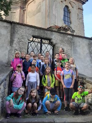 u kostela  2