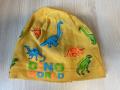 Žlutá bavlněná čepice s barevnými dinosaury