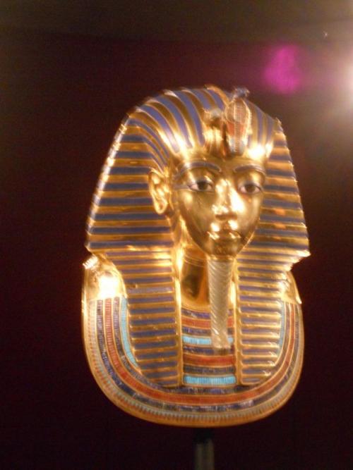 Slavná Tutanchamonova maska.